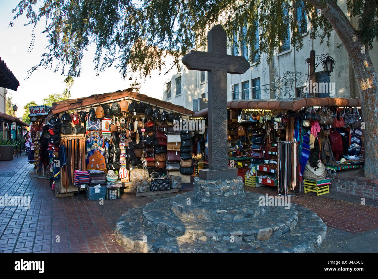 Olvera Street, Los Angeles CA für den mexikanischen Markt bekannt, Plaza historische Gebäude, Avila Adobe Haus Stockfoto
