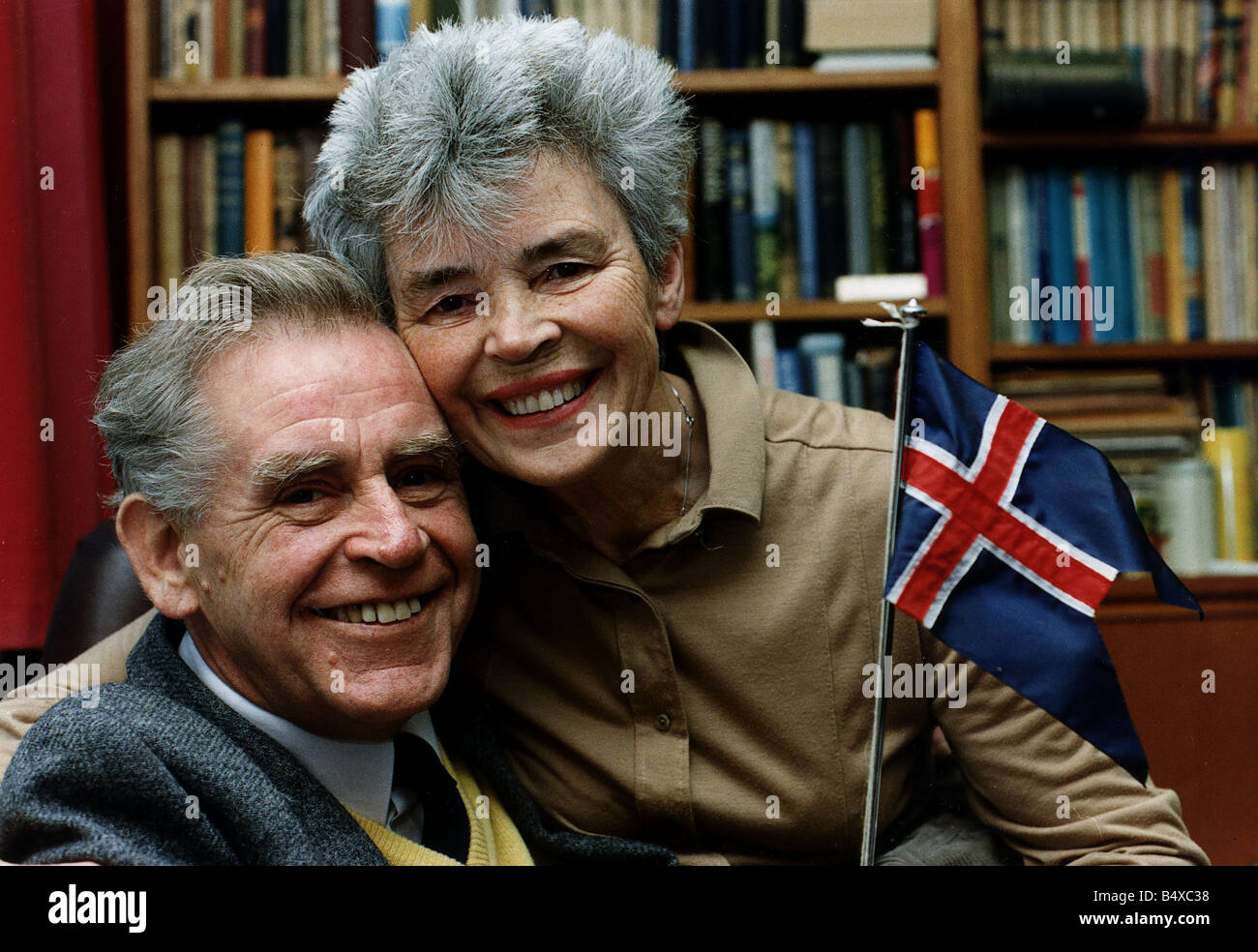TVModeratorin Magnus Magnusson mit seiner Frau Mamie November 1989