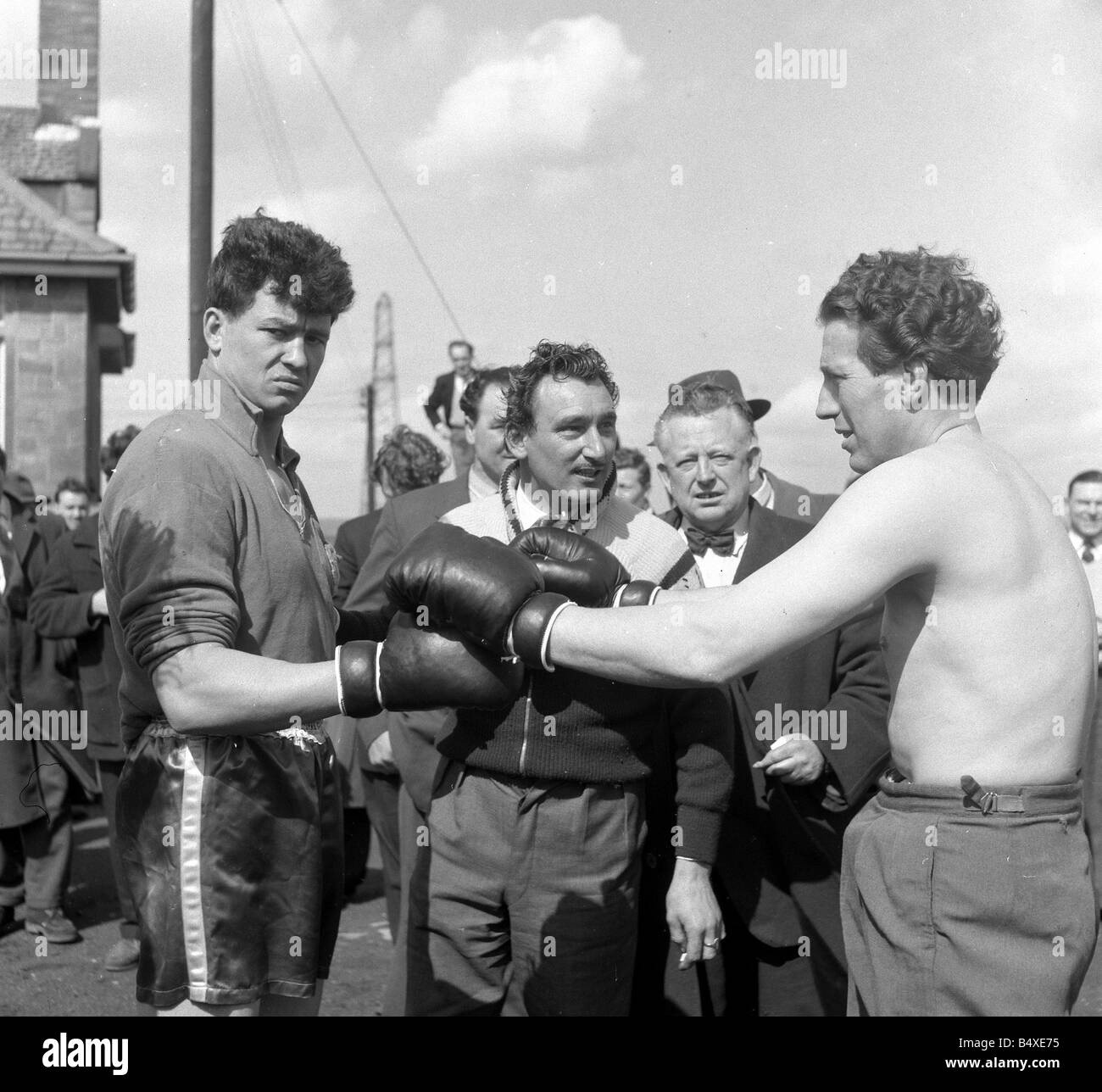 Preis kämpft mit einer Beteiligung von einer ú100 Bühne außerhalb einer einsamen West Yorkshire Moorside Inn. Die Boxer, die teilnahmen wurden Huey Burt Stockfoto