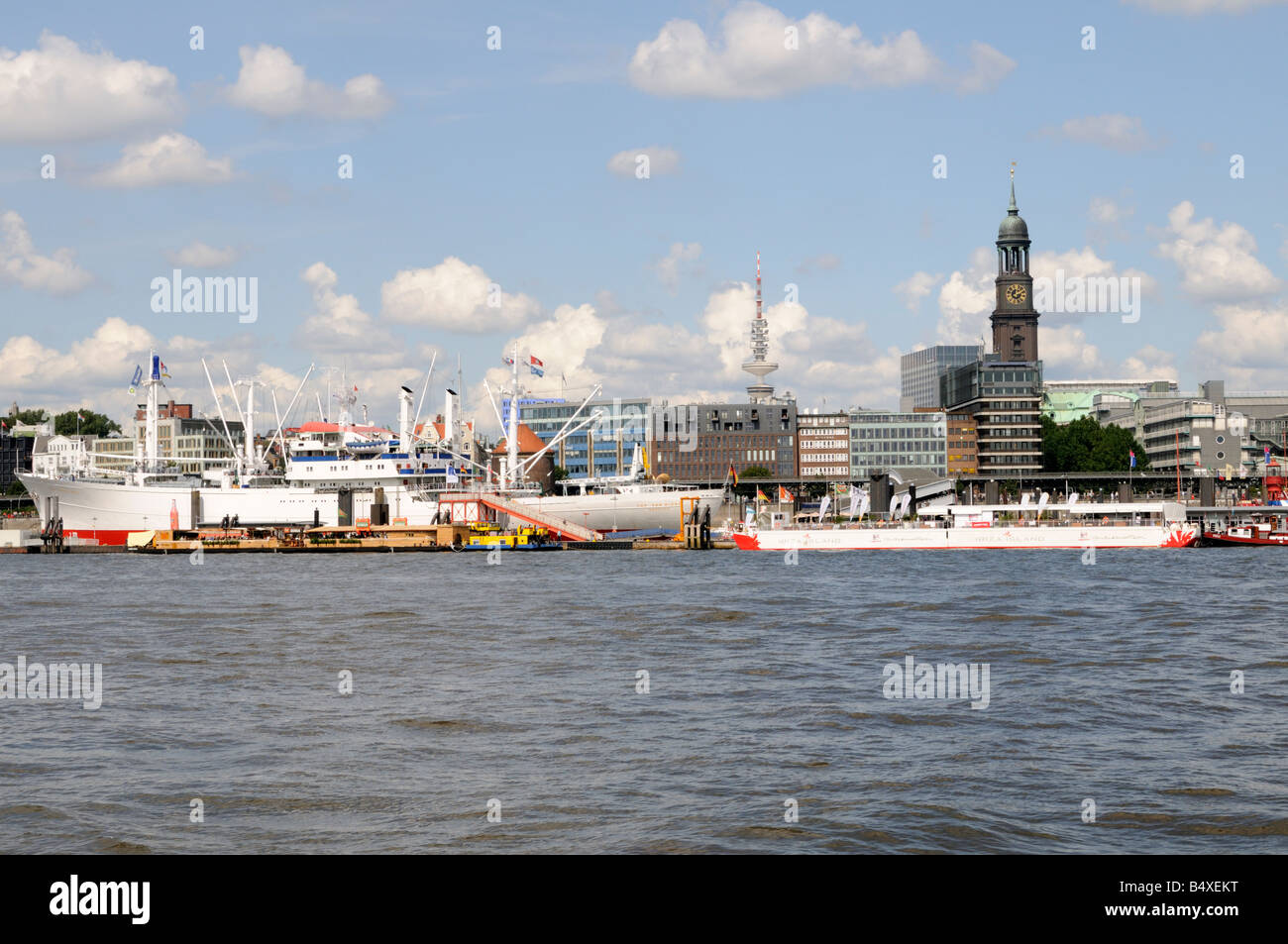 Blick Auf Den Hamburger Hafen Deutschland Blick auf den Hamburger Hafen Deutschland Stockfoto