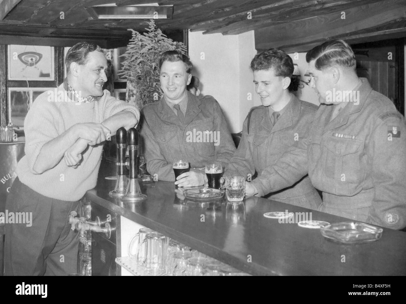 Die nächste Kneipe zu langes Marston ist das College Arme Quinton wo Lizenznehmer Ted Laurence sagt der Soldaten sie wieder ein schönes Grundstück Stockfoto