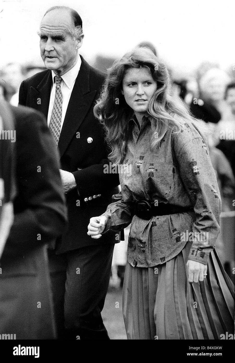 Major Ronald Ferguson und seine Tochter Chat am Polo Spiel Sarah Ferguson