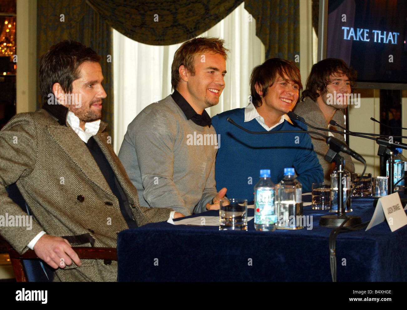 Nehmen Sie, die bei ihrer Pressekonferenz in London Jason Orange, Mark Owen Gary Barlow und Howard Donald November 2005 Stockfoto