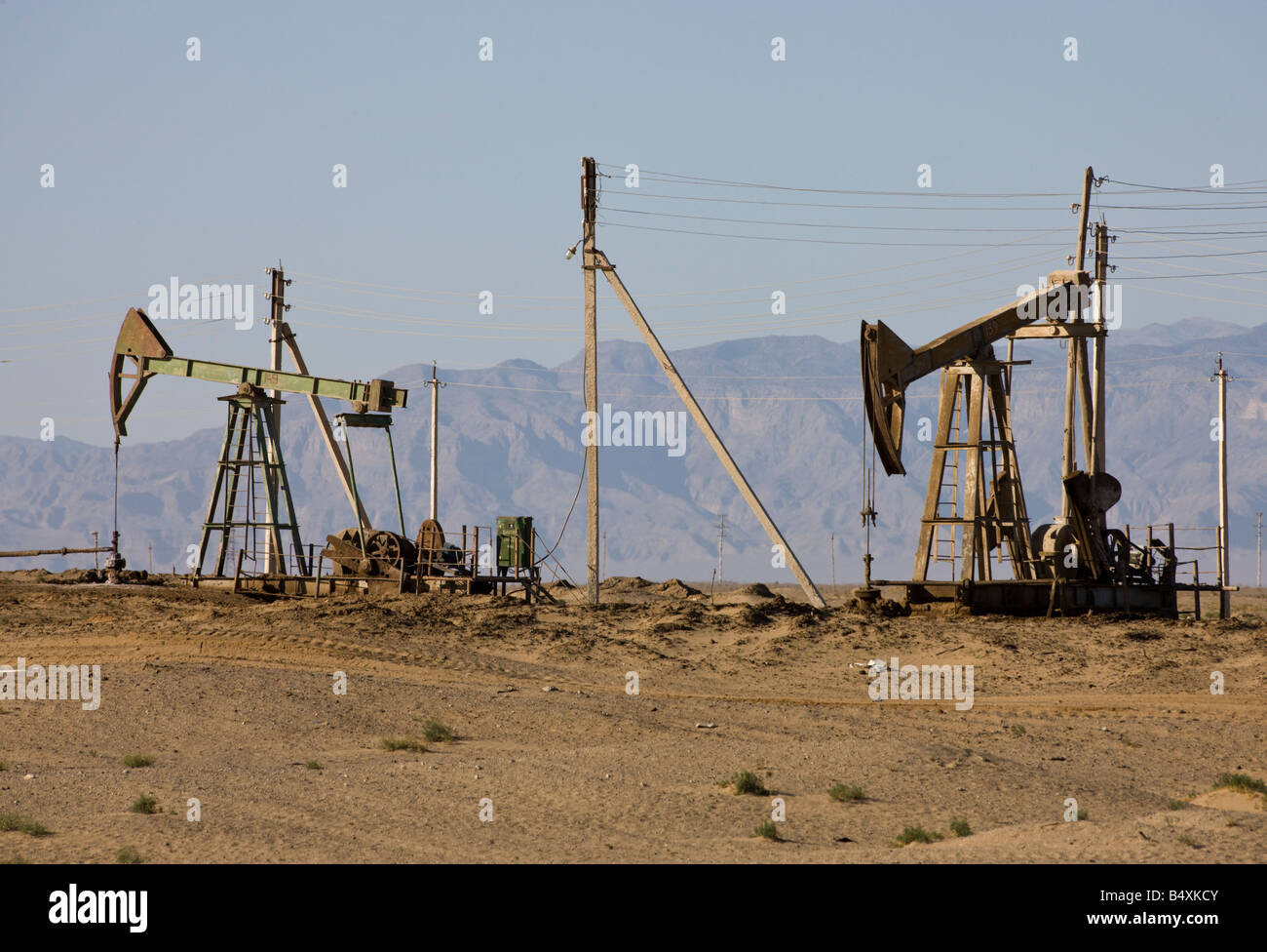 nickend Esel Öl Bohrtürme in Turkmenistan Wüste Stockfoto