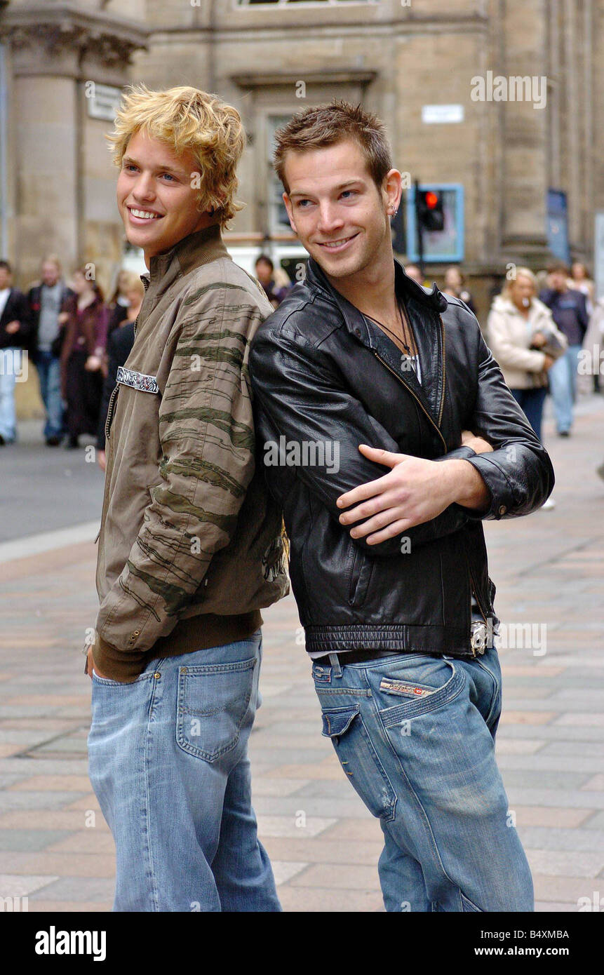 Richard Branson Sohn Sam Branson September 2005 verließ und Pierce Brosnan Sohn Sean Brosnan die Glasgow für Urban Rocks Mode sind Stockfoto