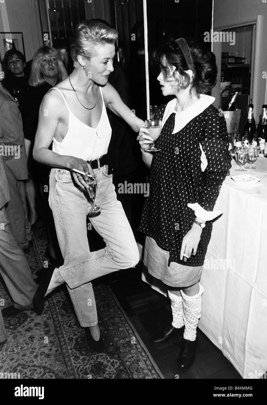 Amanda Donohoe und Helena Bonham Carter Schauspielerinnen 1988 beim Start der Zeitschrift Elle Stockfoto