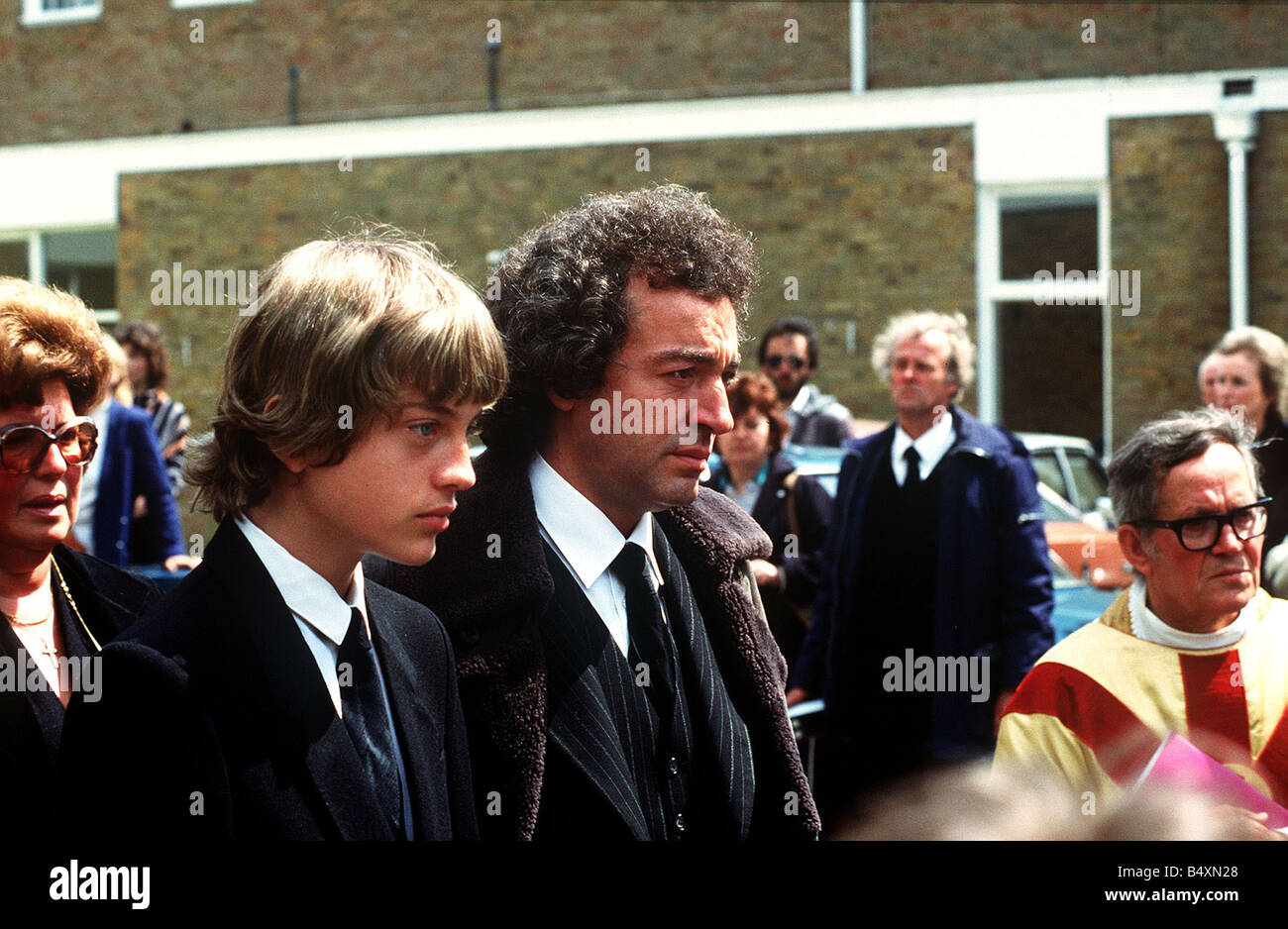 Witwe Alan Lake Sohn Jason bei Diana Dors Beerdigung 1984 Stockfoto