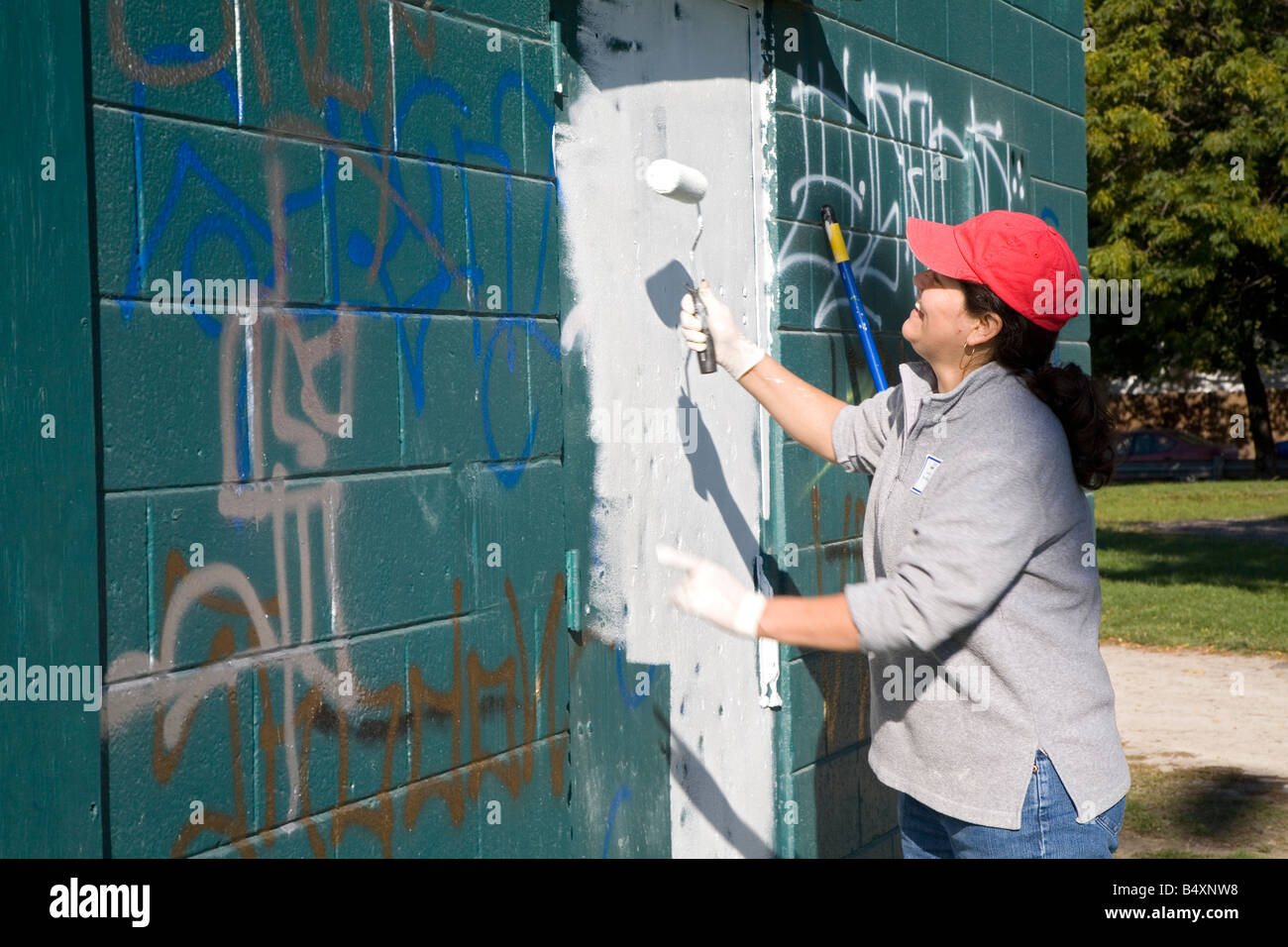 Freiwillige Farben über Graffiti Stockfoto