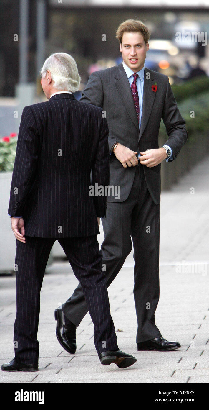 14 11 05 Prinz William kommt in den Docklands Headquaters der HSBC Bank für seine ersten Berufserfahrungen Stockfoto