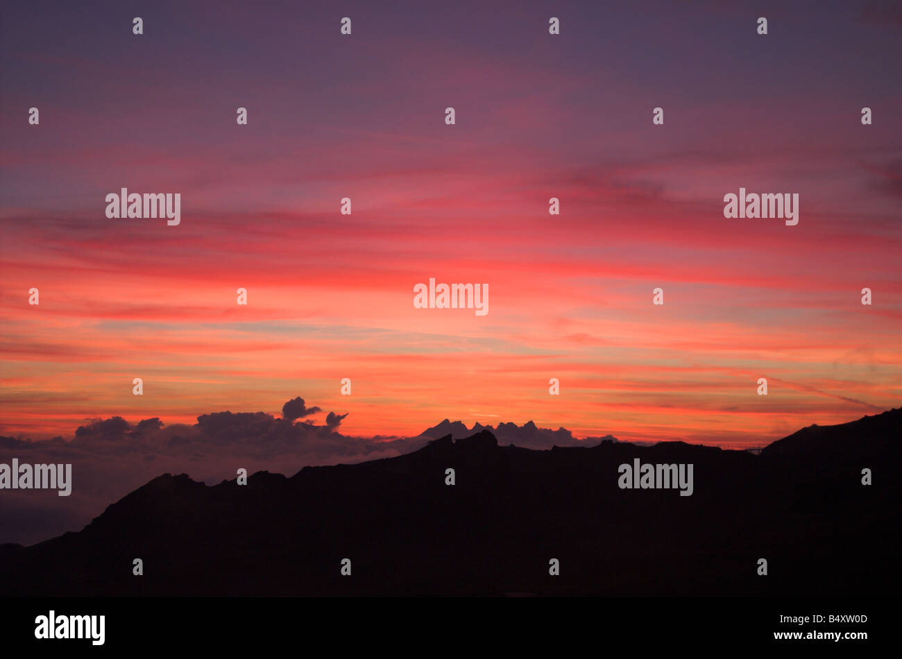 Sonnenuntergang über Dents du Midi aus Cabane du Mont Fort, in der Nähe von Verbier, Schweizer Alpen (Walliser Alpen, Wallis). Stockfoto