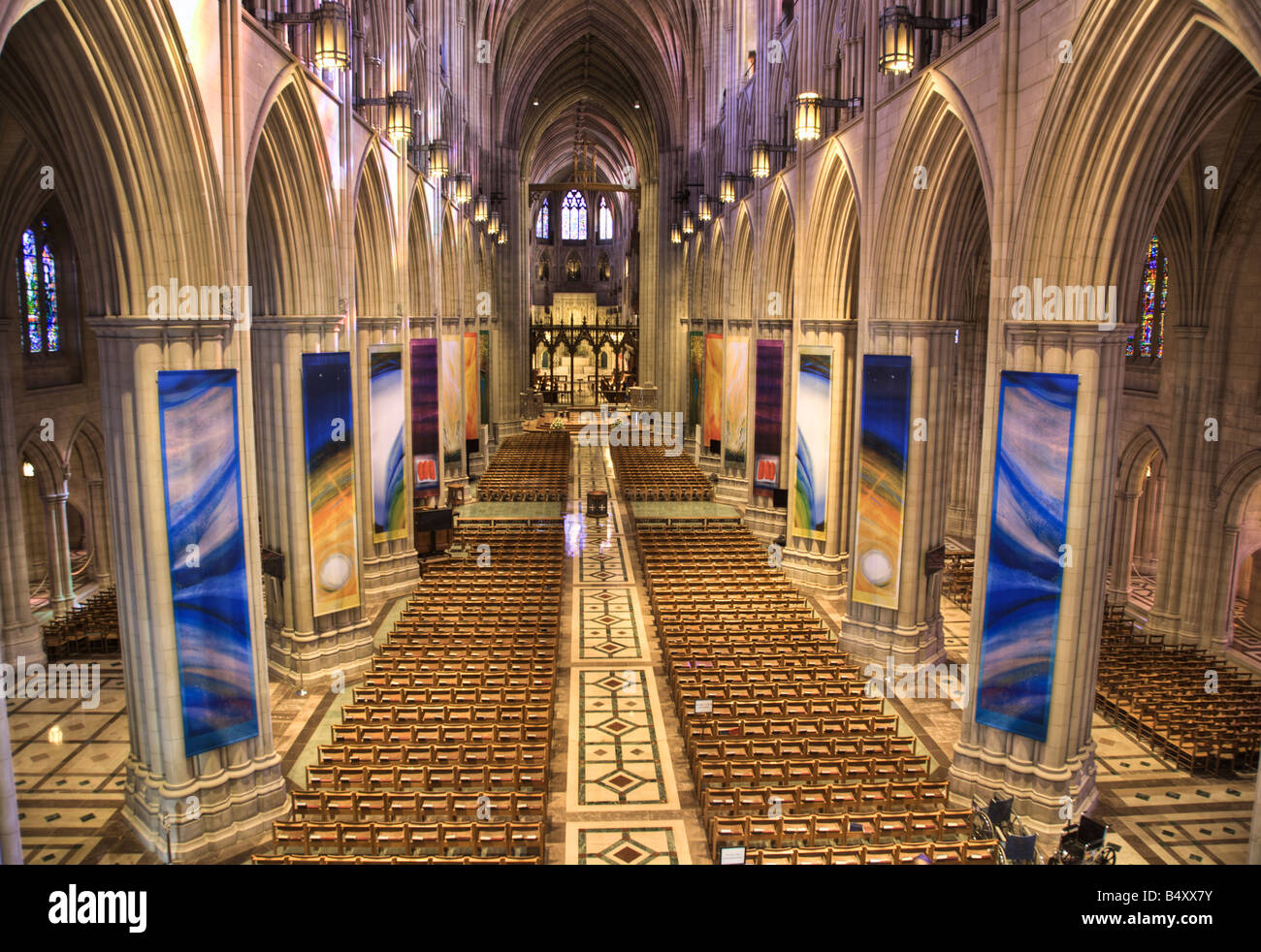 Hoher Dynamikbereich Bild des majestätischen Inneren der Washington National Cathedral in Washington, DC. Stockfoto