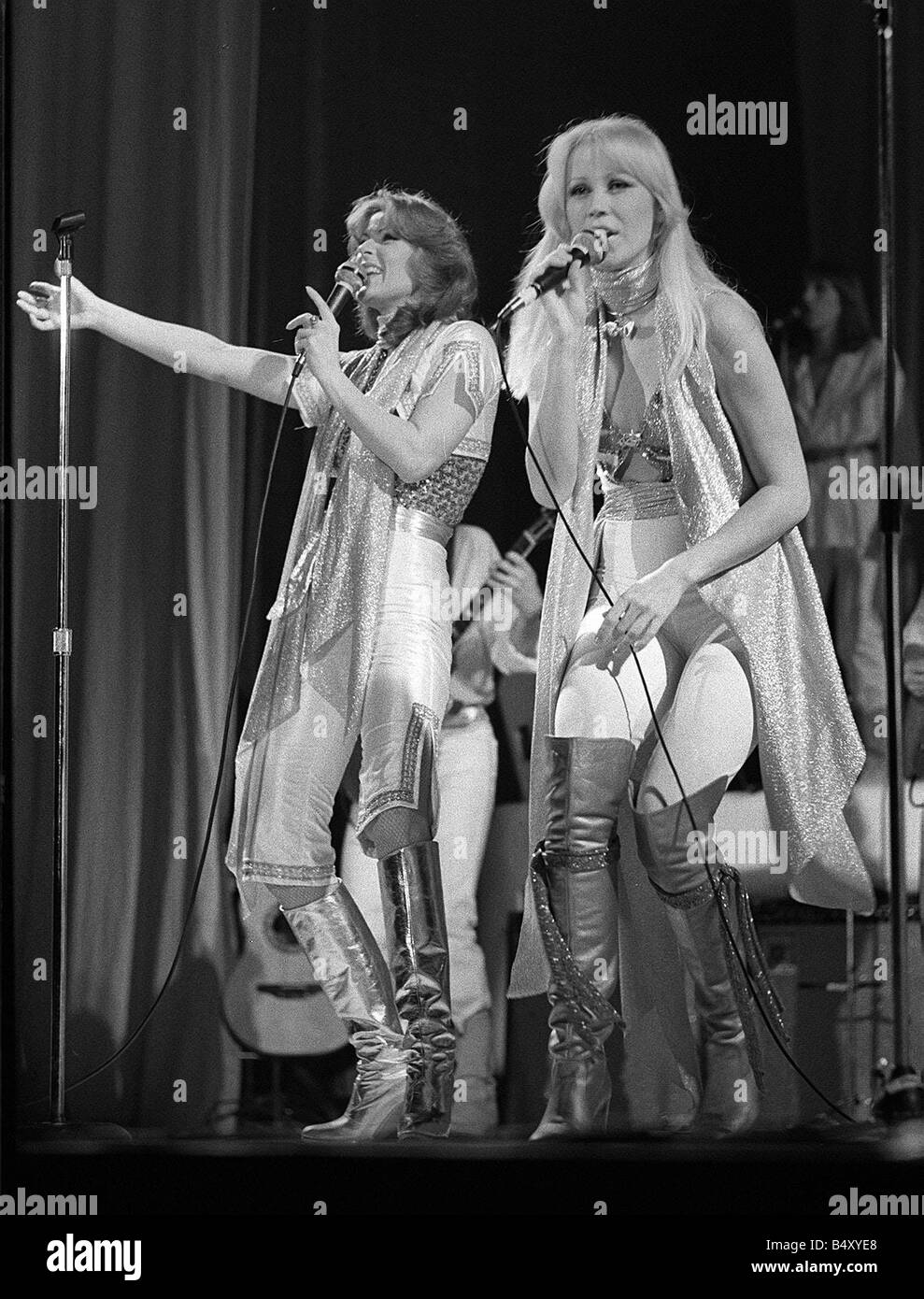 Pop group abba in concert -Fotos und -Bildmaterial in hoher Auflösung –  Alamy