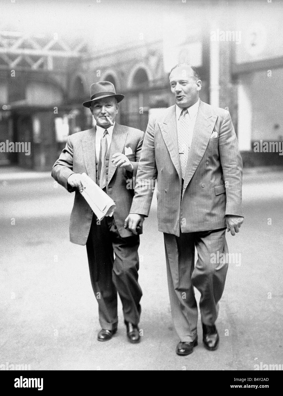 Henker Albert Pierrepoint gesehen hier links an der Euston Station ...