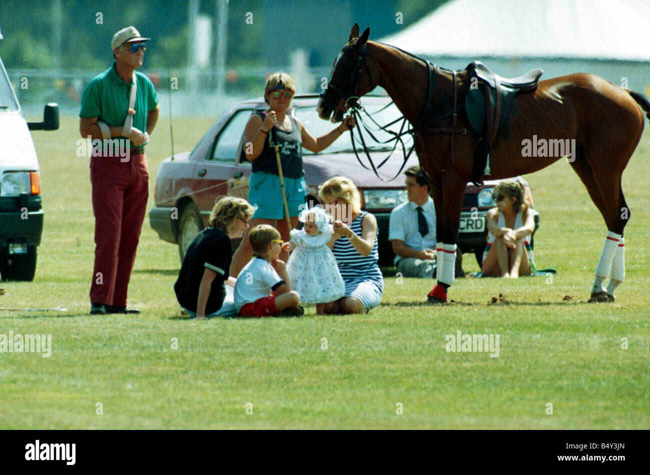 Prinz William mit Prinzessin Beatrice bei Windsor Pferd beobachten Stockfoto