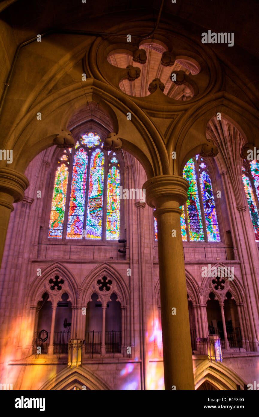 Hoher Dynamikbereich Bild des majestätischen Inneren der Washington National Cathedral in Washington, DC. Stockfoto