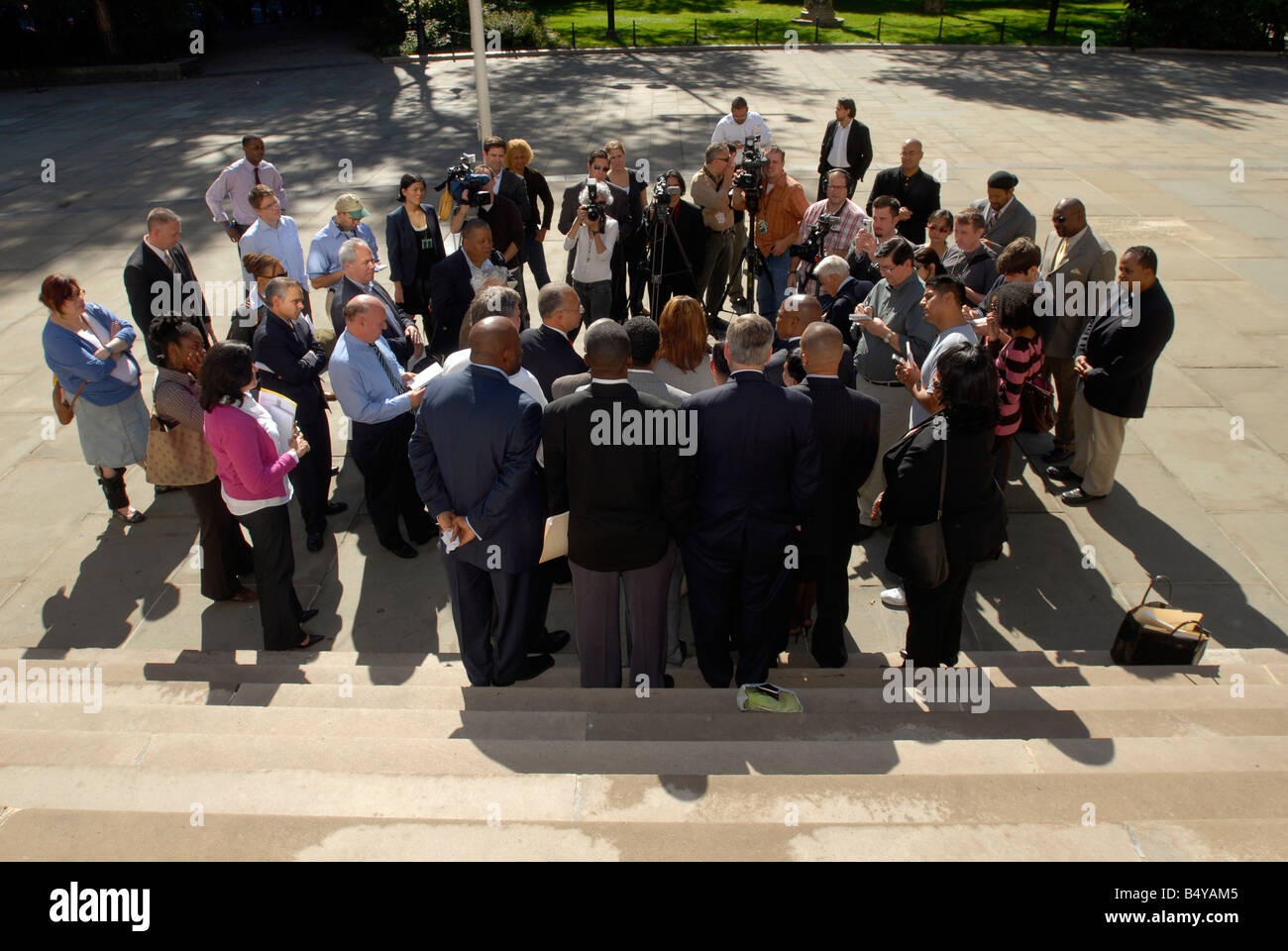Gewählte Beamte auf den Stufen des New Yorker City Hall am Freitag, 10. Oktober 2008 auf einer Pressekonferenz Richard B Levine Stockfoto