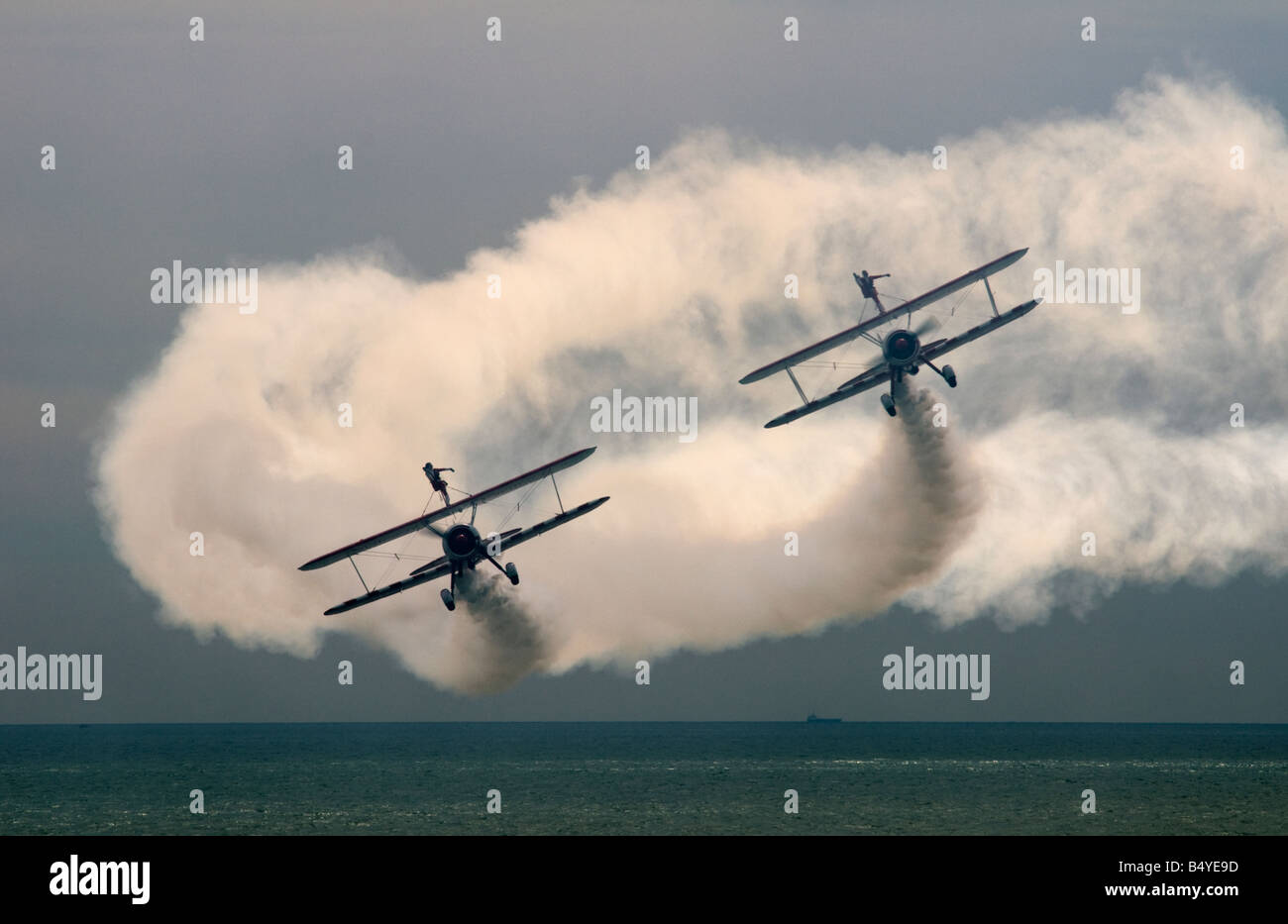 Vereinigtes Königreich, ENGLAND, 18. August 2008. Das "Team Guinot" Bildung Wingwalking Team. Stockfoto