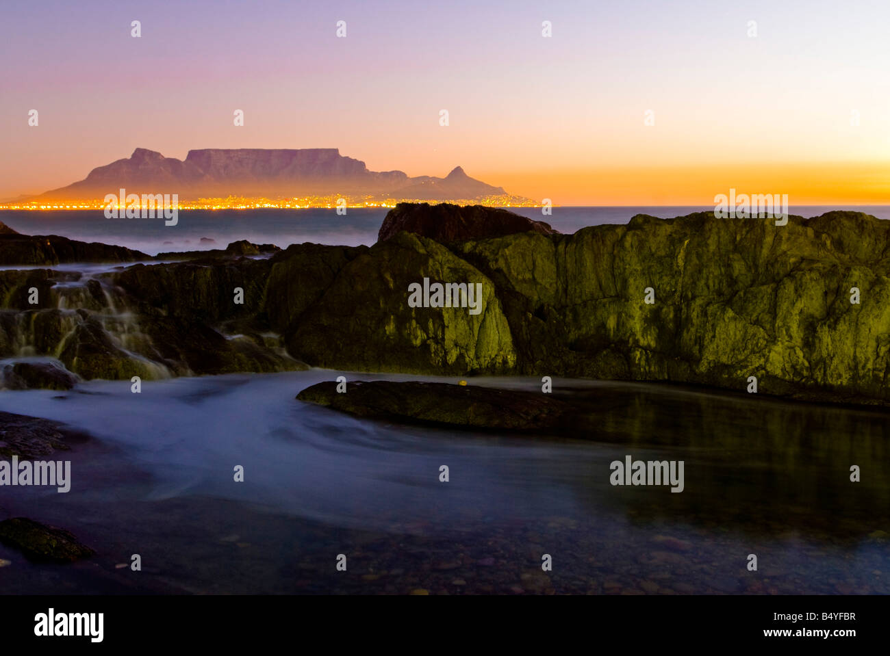 Tafelberg, Bloubergstrand, Kapstadt, Western Cape, Südafrika Stockfoto