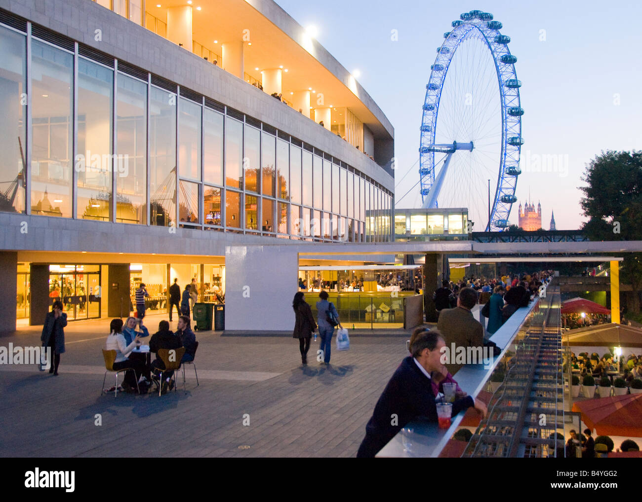 Bar im Freien in der Londoner Royal Festival Hall Stockfoto