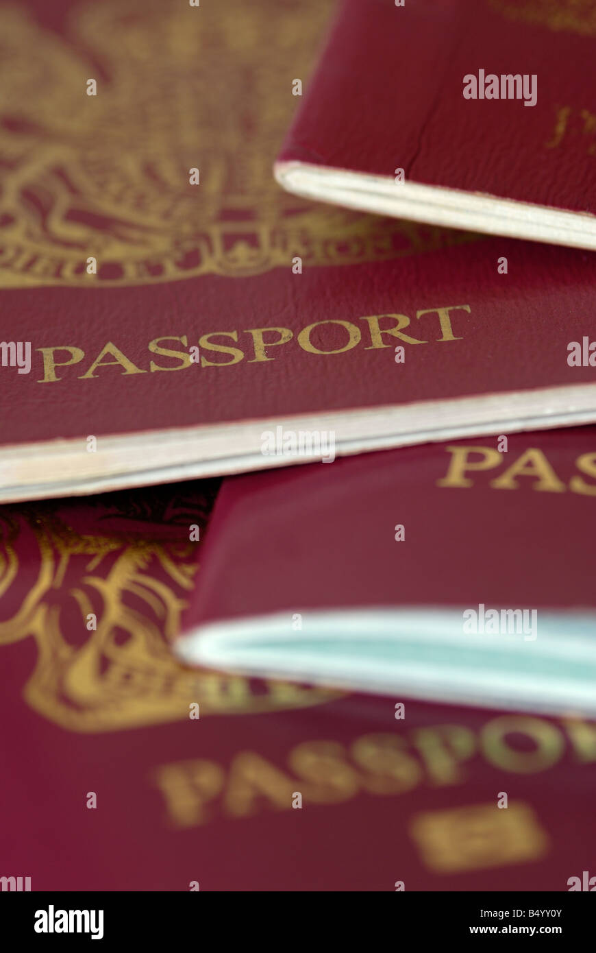 Haufen von UK Pässe Stockfoto