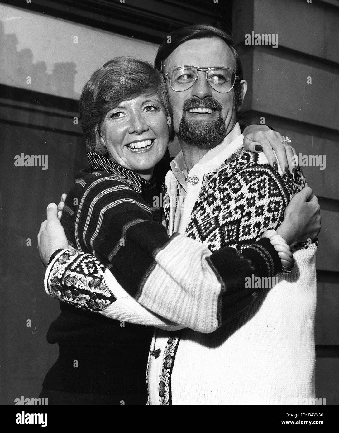 Cilla Black Sänger Entertainer mit Roger Whittaker 1973 Stockfoto
