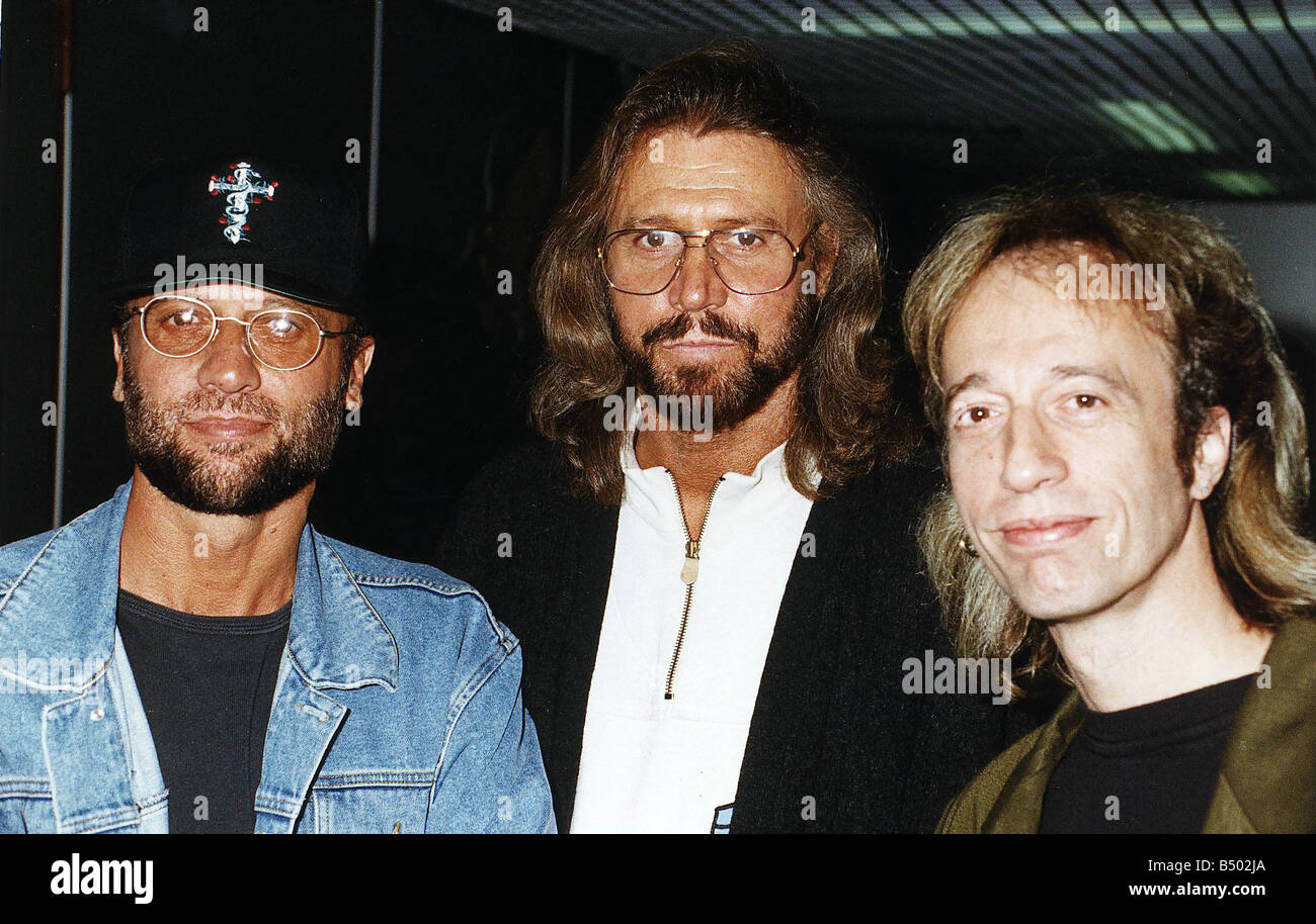 Bee Gees pop Gruppe mit drei Brüder kommen am Flughafen Heathrow aus New York Stockfotografie Bee Gees pop Gruppe mit drei Brüder kommen am Flughafen Heathrow aus New York Stockfotografie