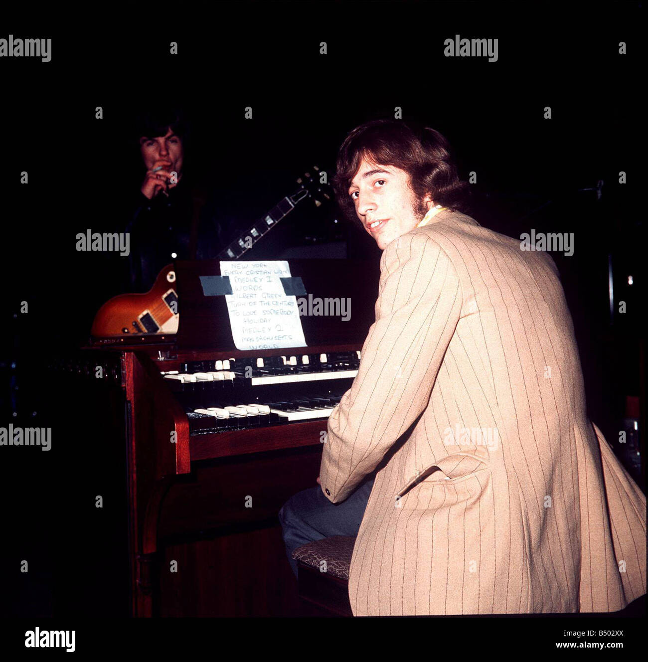 Robin Gibb sitzt auf seiner Orgel im Proberaum im Schutzoase Zentrum in Kalifornien Stockfoto