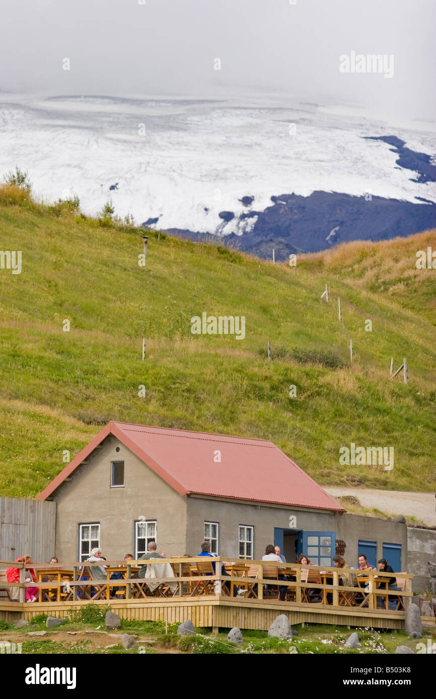 Eine Bar für Touristen, die in den Hintergrund Snaefellsjökull-Gletscher, Island. Stockfoto