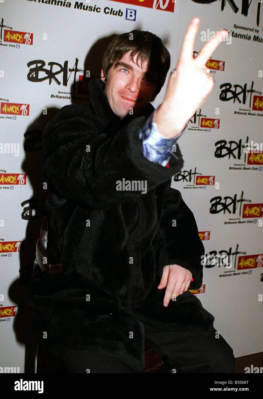 Noel Gallagher bei den Brit Awards Nominierung Breakfast At The Hard RocK Cafe Oasis sind wieder Kopf-an-Kopf-Rivalen Unschärfe für sechs der begehrten awards Stockfoto