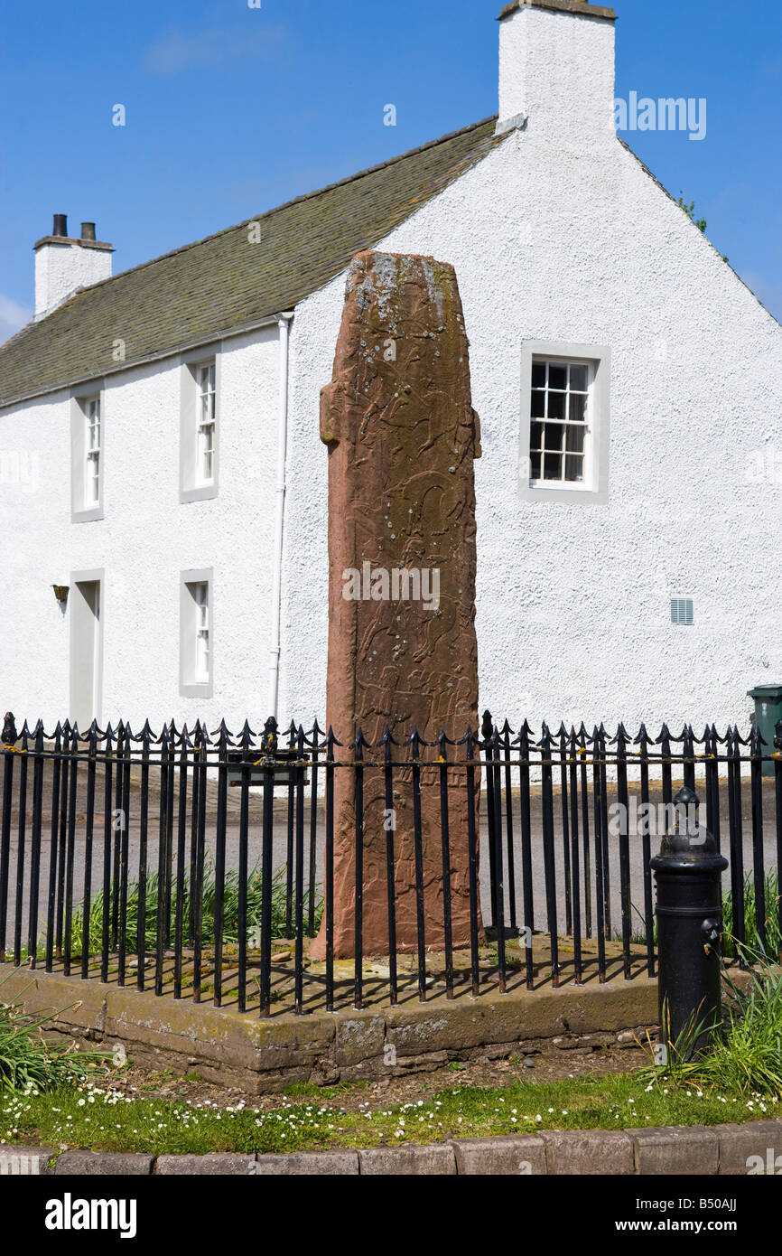 Piktische Stein stehen im Zentrum von Fowlis Wester in Schottland Stockfoto