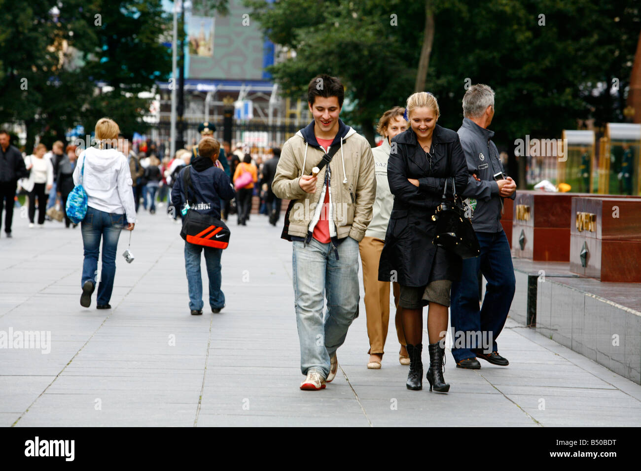 Sep 2008 - Leute an der Manezhnaya Platz-Moskau-Russland Stockfoto