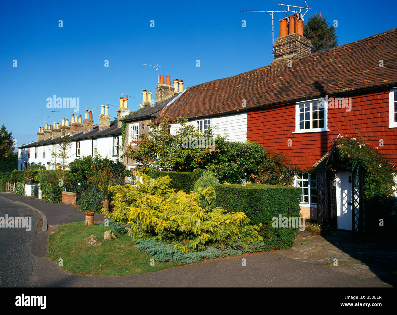 Reihe von Reihenhäusern, grüne Bessels, Sevenoaks, Kent, England, UK. Stockfoto