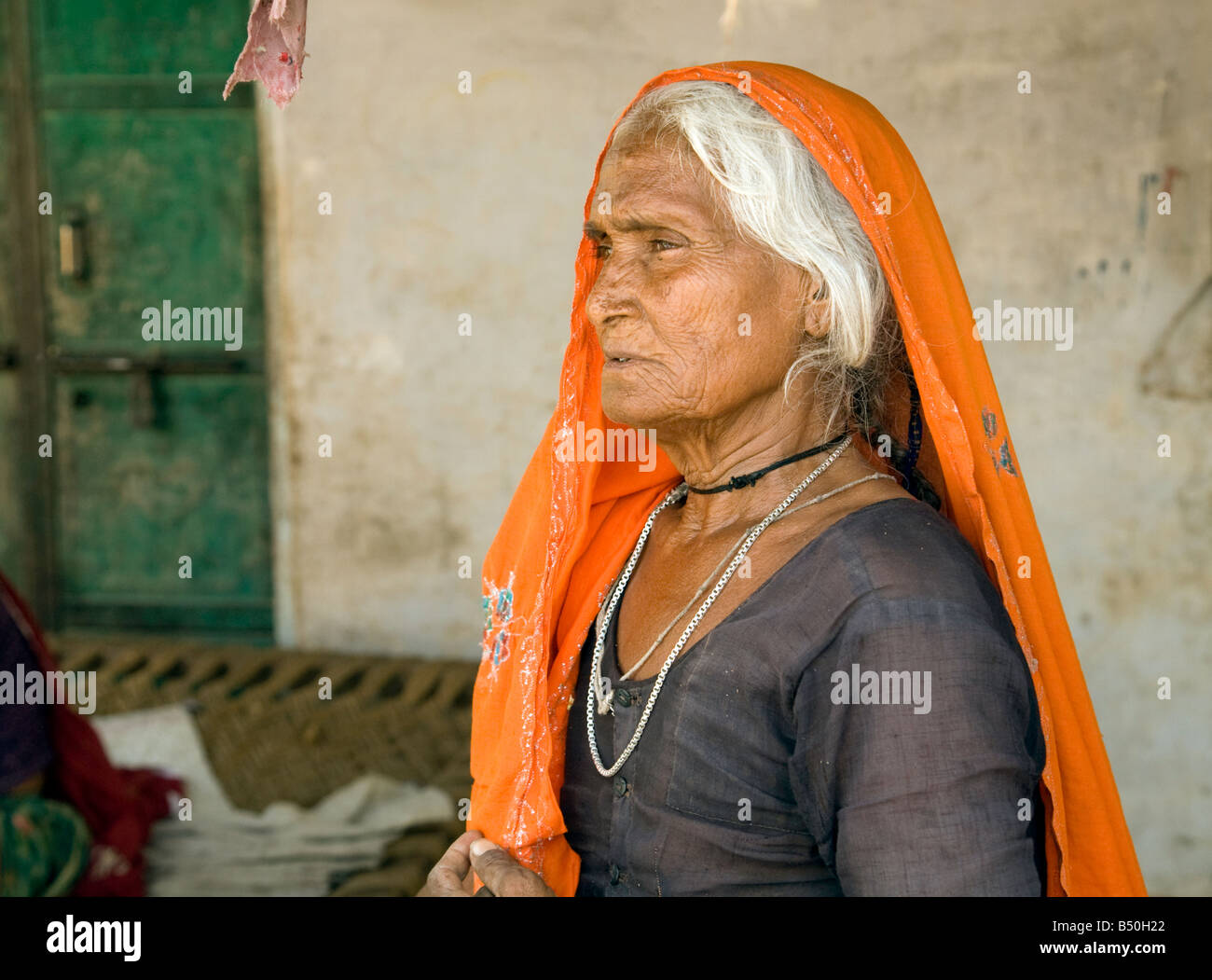 Eine alte indische Frau, Rajasthan, Indien Stockfoto