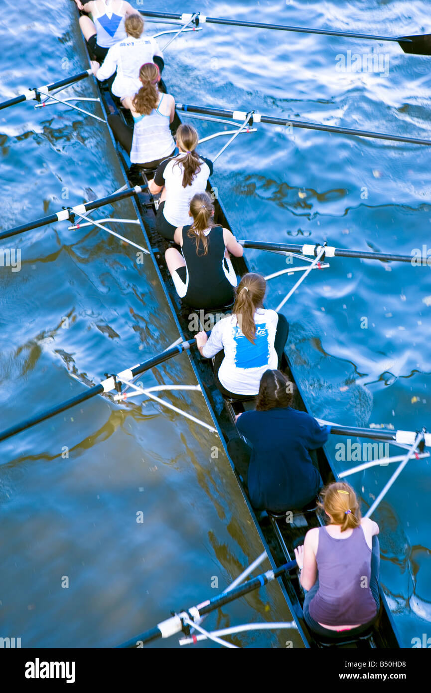 Rudern Praxis am Thames River Hammersmith London Vereinigtes Königreich Stockfoto