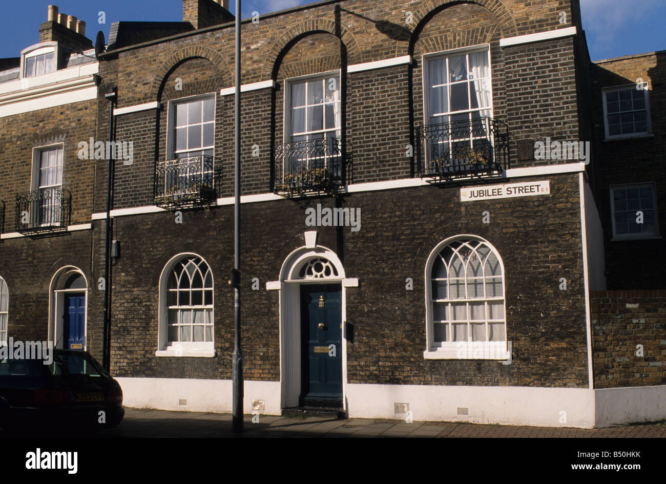 Doppelte fronted späten georgischen Eckhaus, c1830 am nördlichen Ende des Jubilee Street, Whitechapel, London E1. Stockfoto