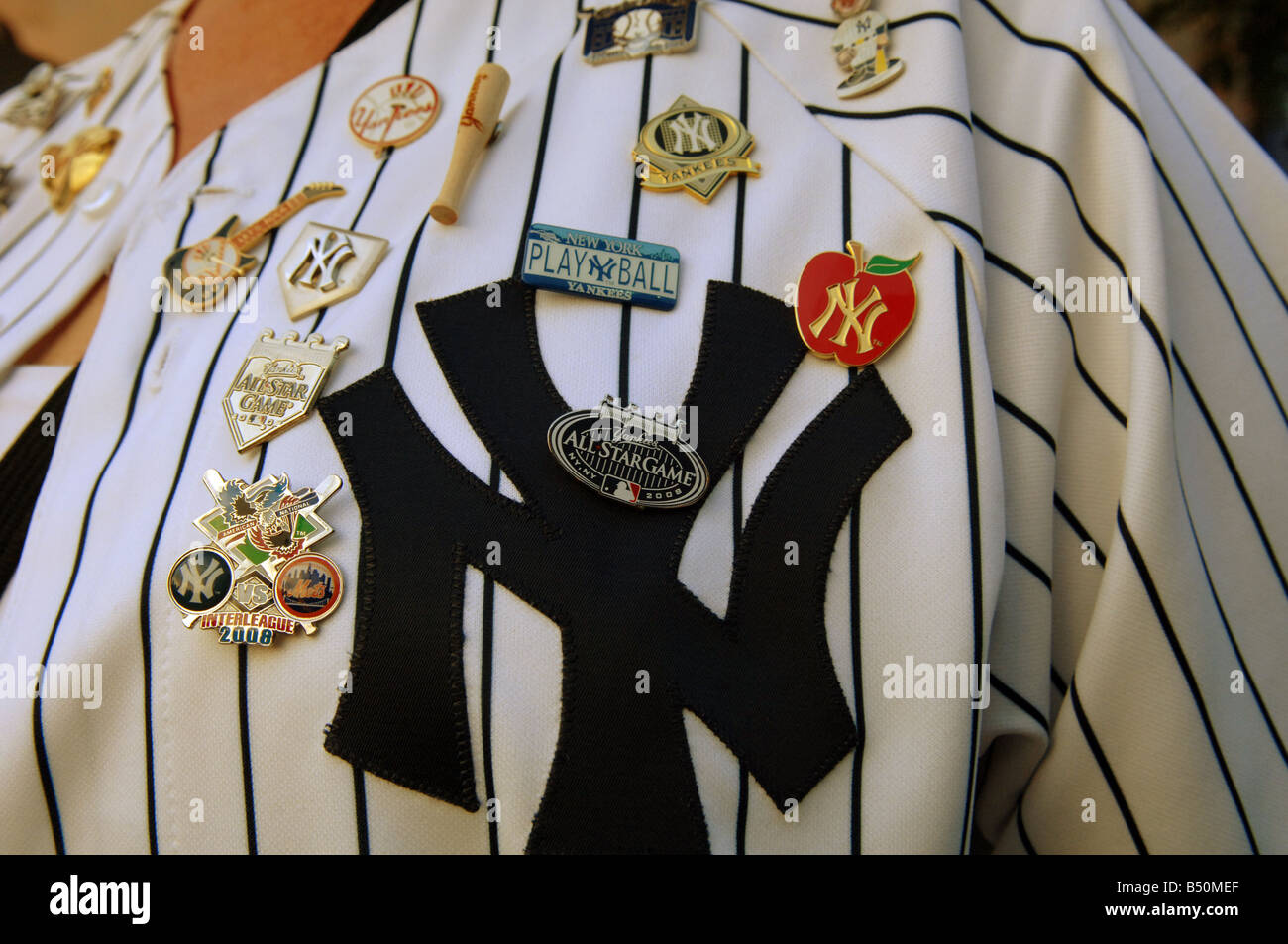 Baseball-Fans kommen im Yankee Stadium in New Yorker Stadtteil Bronx Stockfoto