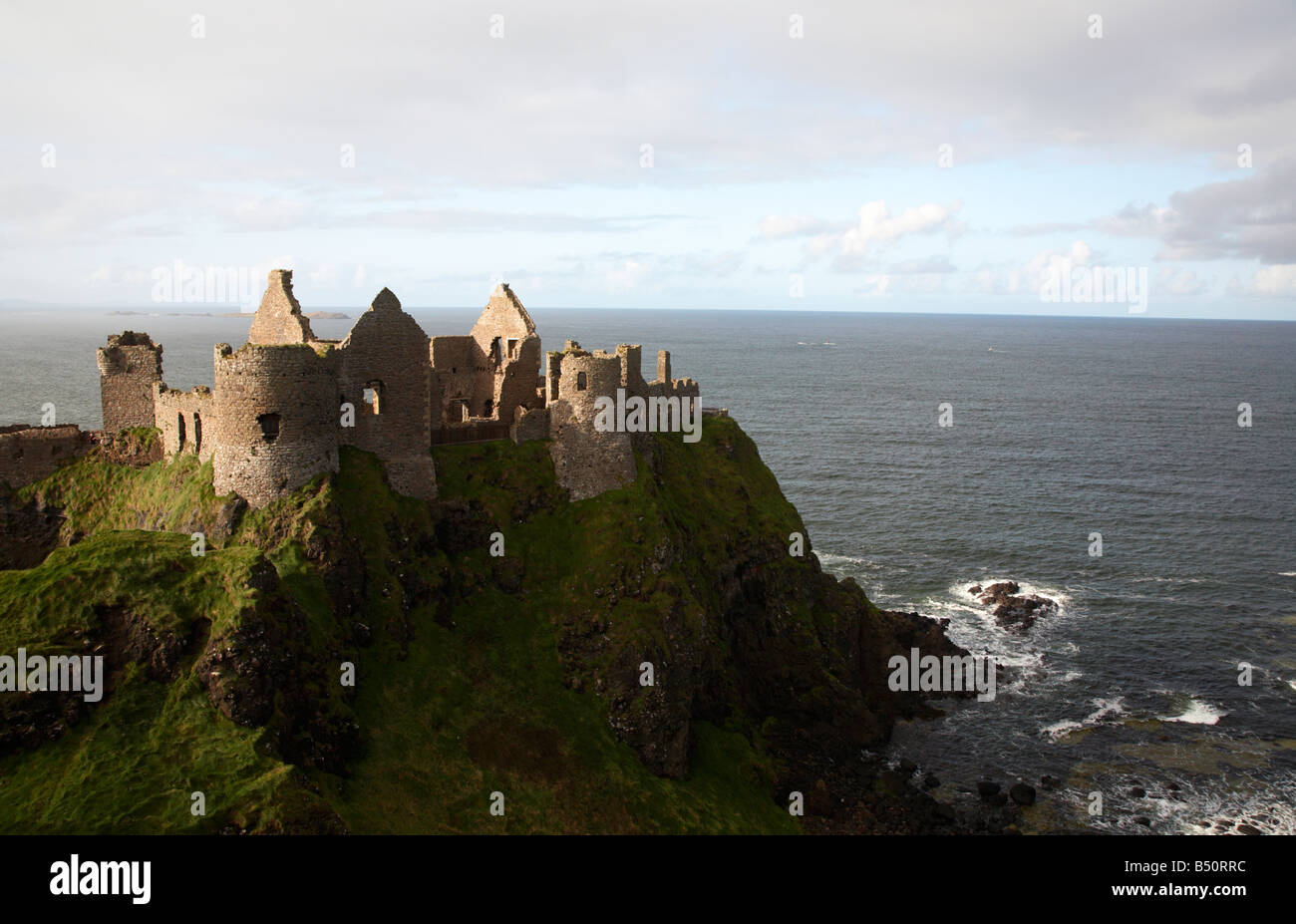 Dunluce Castle und North Antrim Küste Grafschaft Antrim Nordirland Vereinigtes Königreich Stockfoto