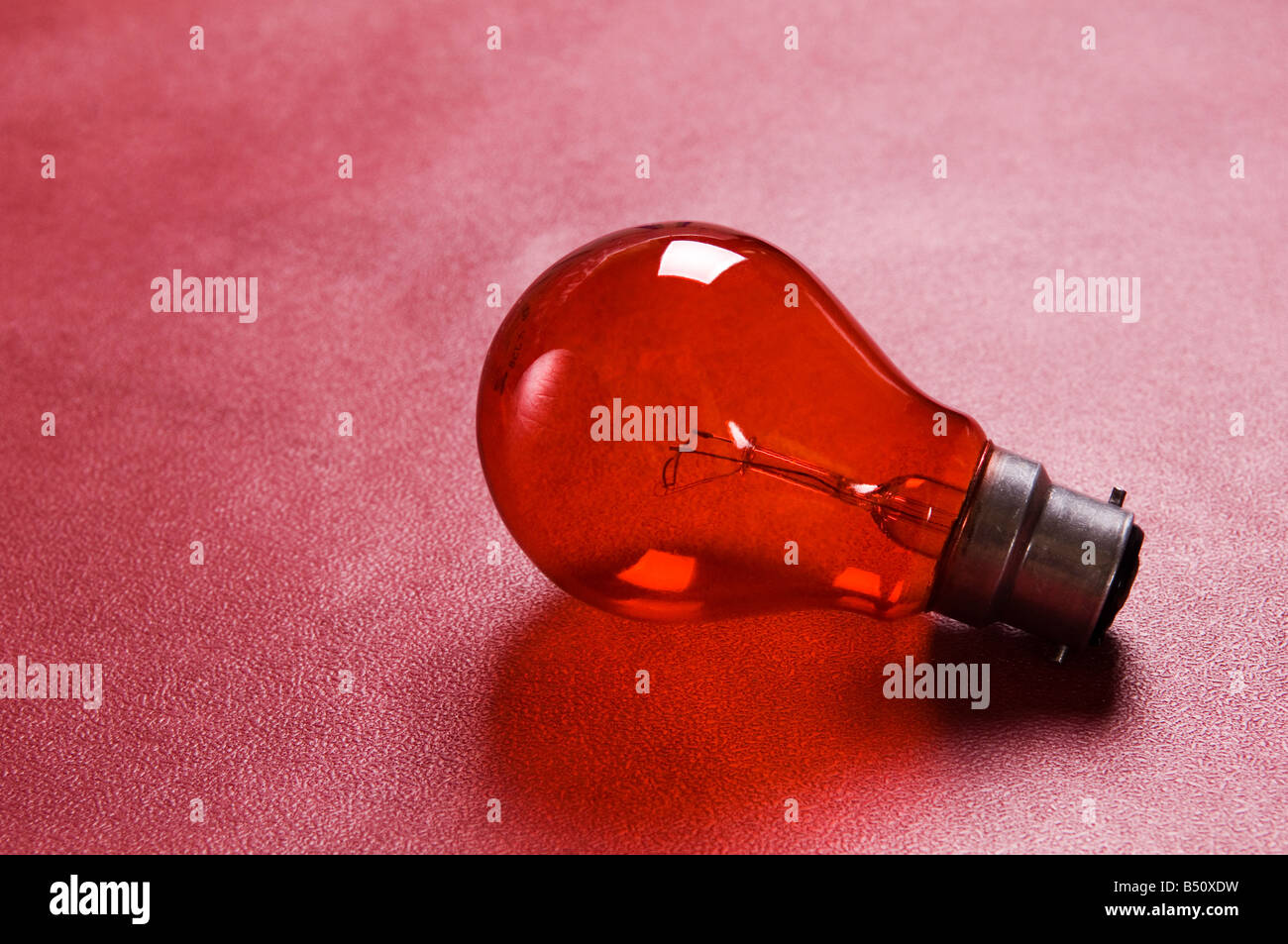 Rote Glühbirne Stockfoto