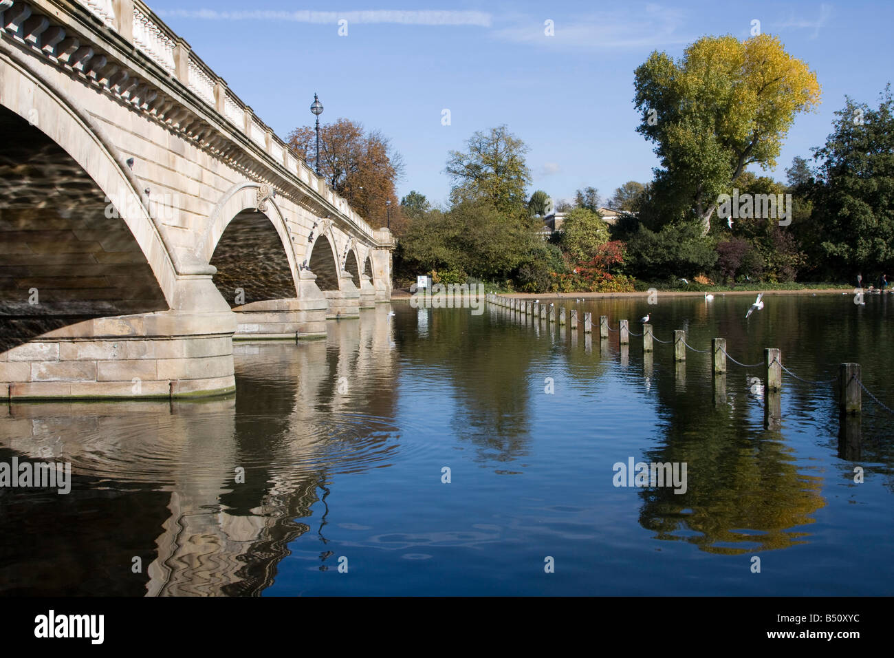 die Serpentine überbrücken Hyde Park Royal park London England uk gb Stockfoto