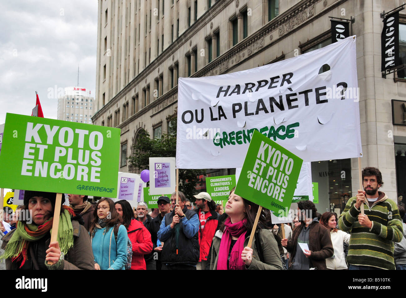 Ant-Harper Demo Montreal Quebec Kanada. Die Demonstranten behaupten Premierminister Harper nicht verspricht folgende Kyoto Stockfoto