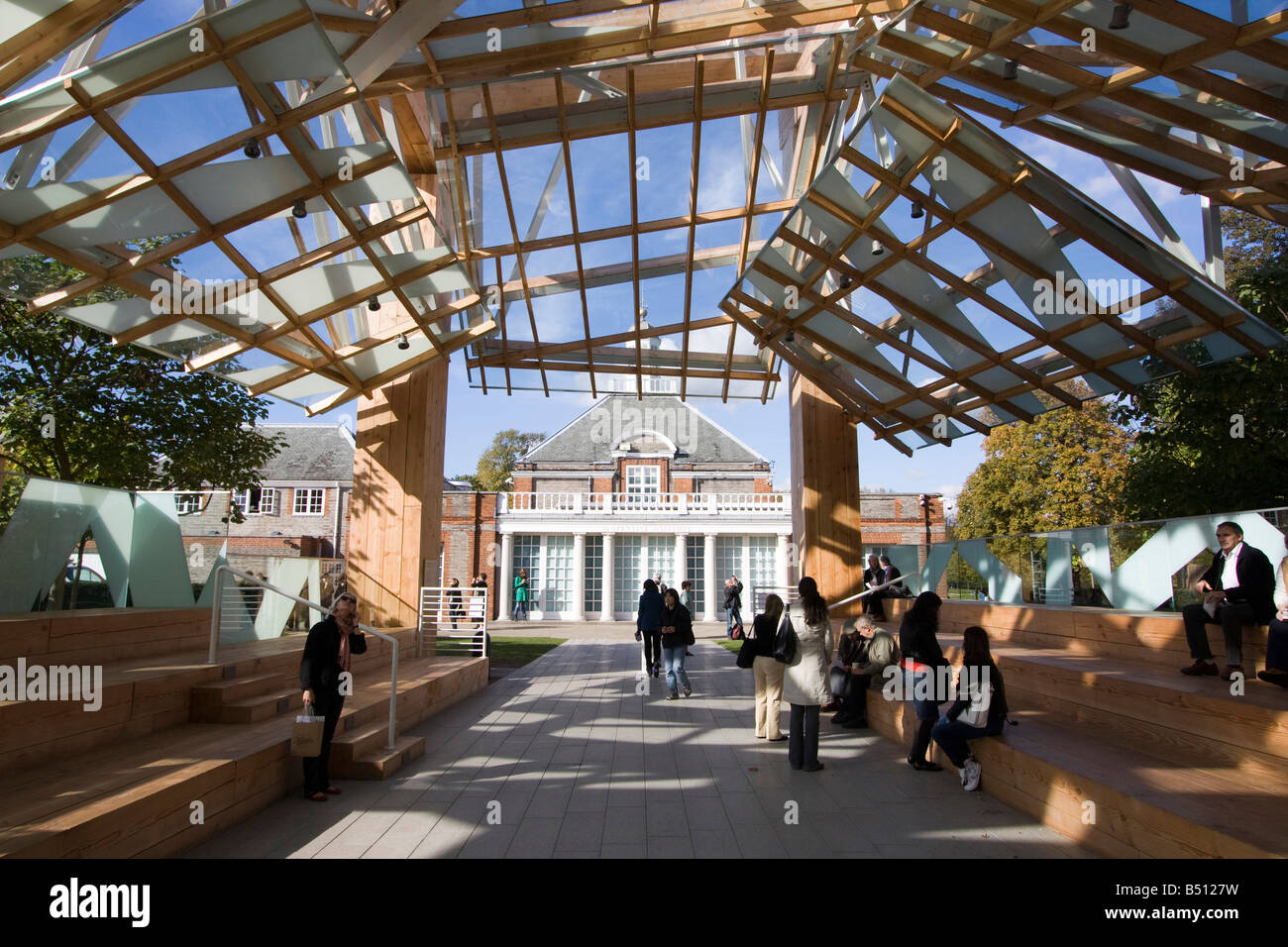 Serpentine Gallery Pavillon Designer Frank Gehry 2008 Kensington Gärten das Royal park London England uk gb Stockfoto