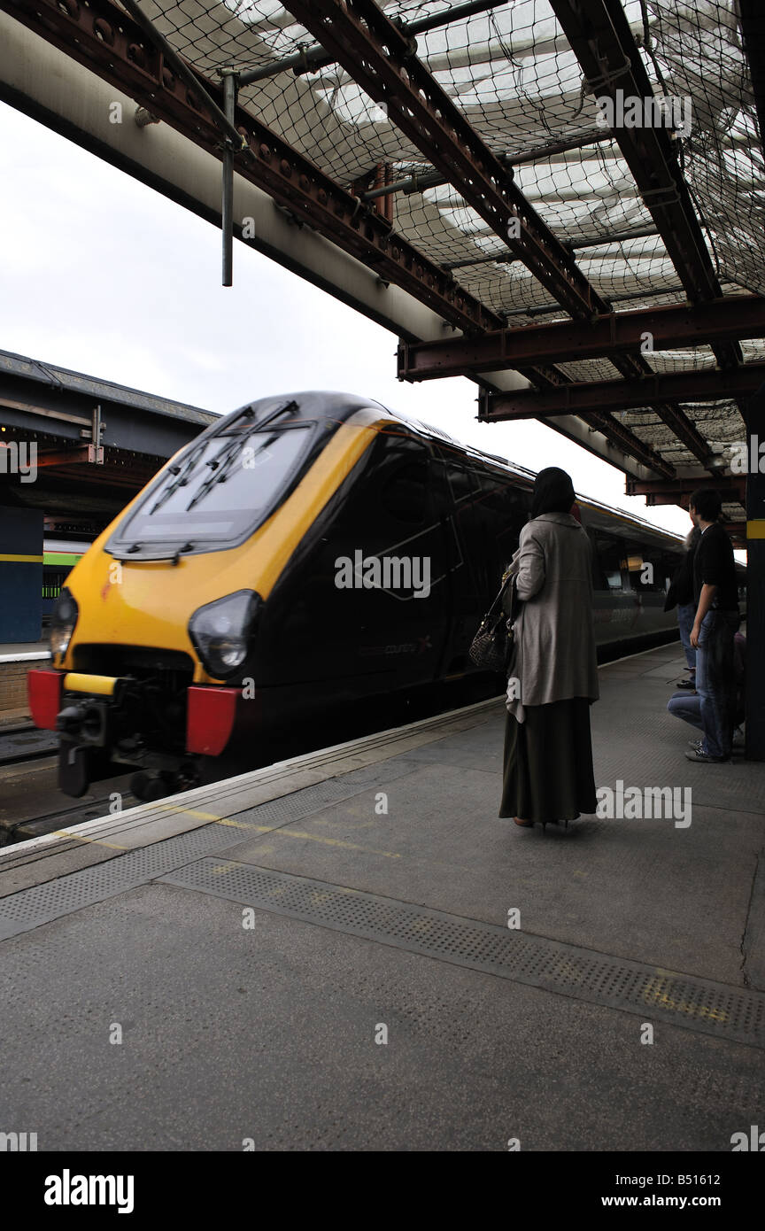 Klasse 222 Meridian Zug bei Derby Station Diesel Electric Stockfoto