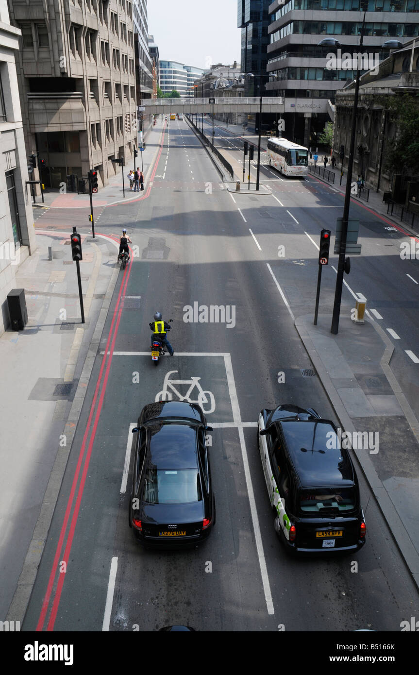 Senken Sie Thames Street nach Osten, London Stockfoto