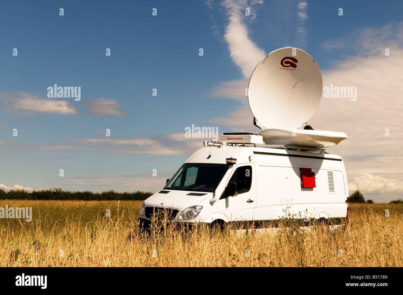 Fahrzeug außen Satellitenübertragung in einem remote-Standort Stockfoto