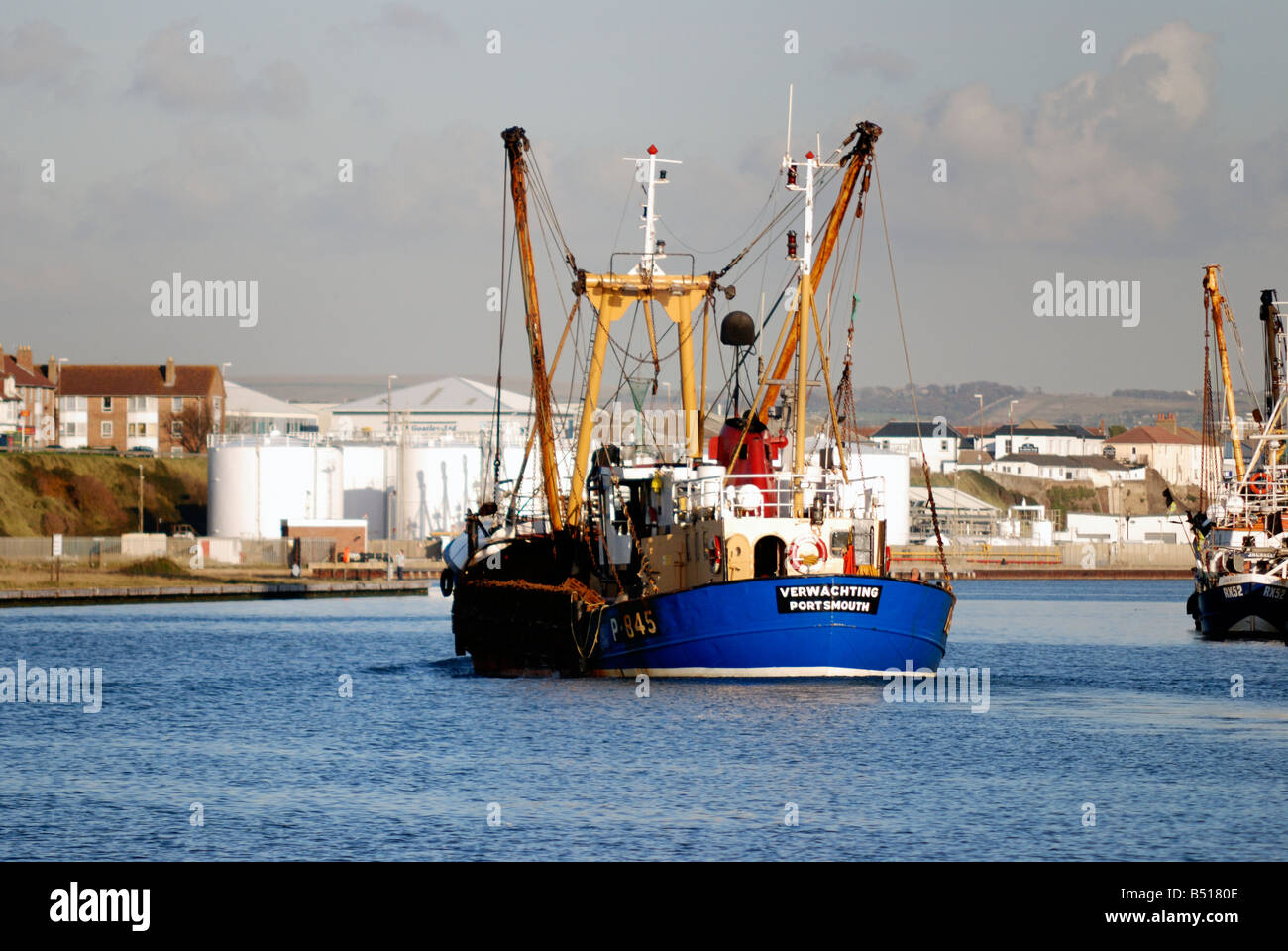 Trawler, die Rückkehr in den Hafen Stockfoto