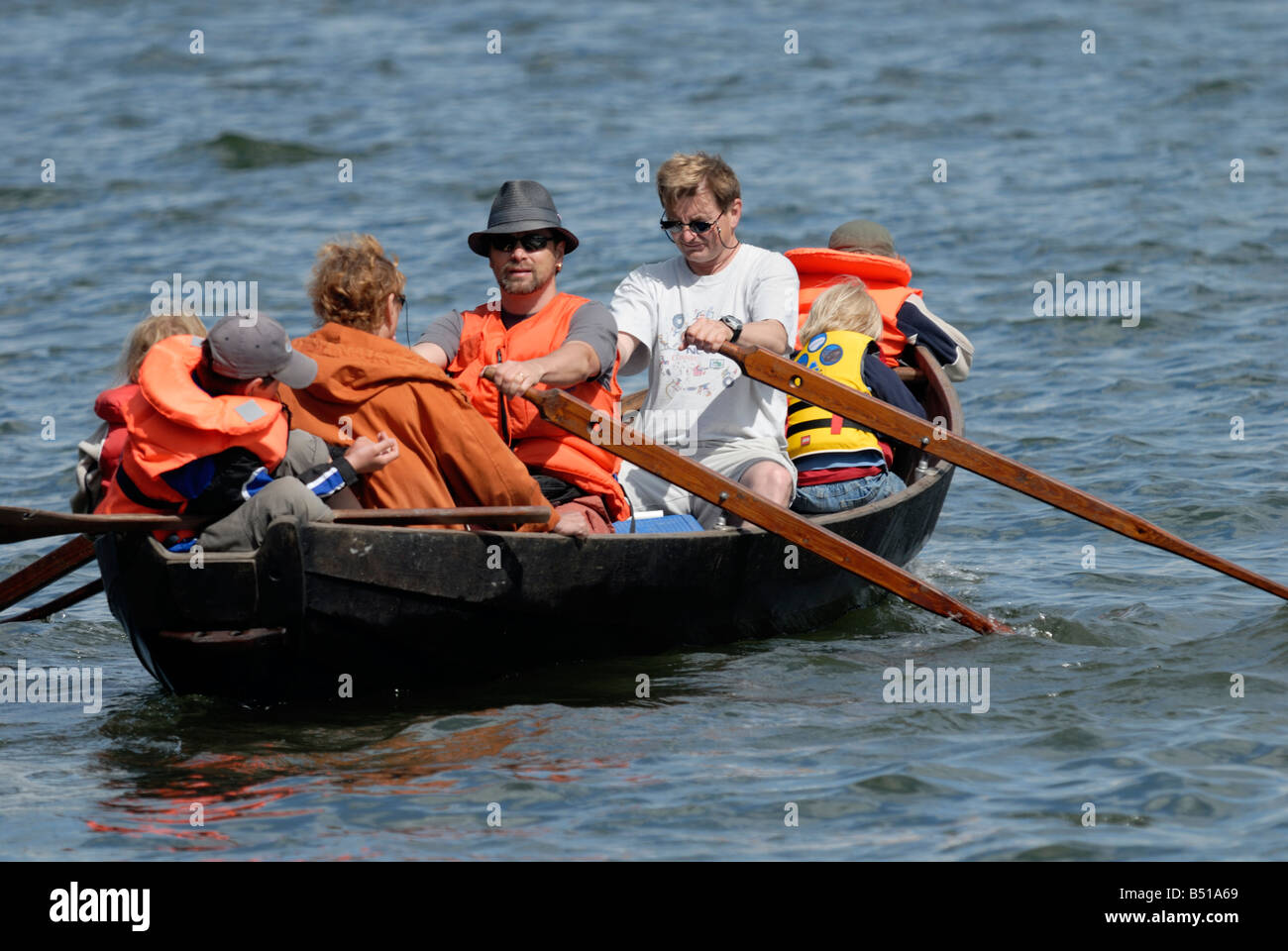 Zwei Familien in Folge Boot auf der Ostsee, Porvoo, Finnland, Europa. Stockfoto