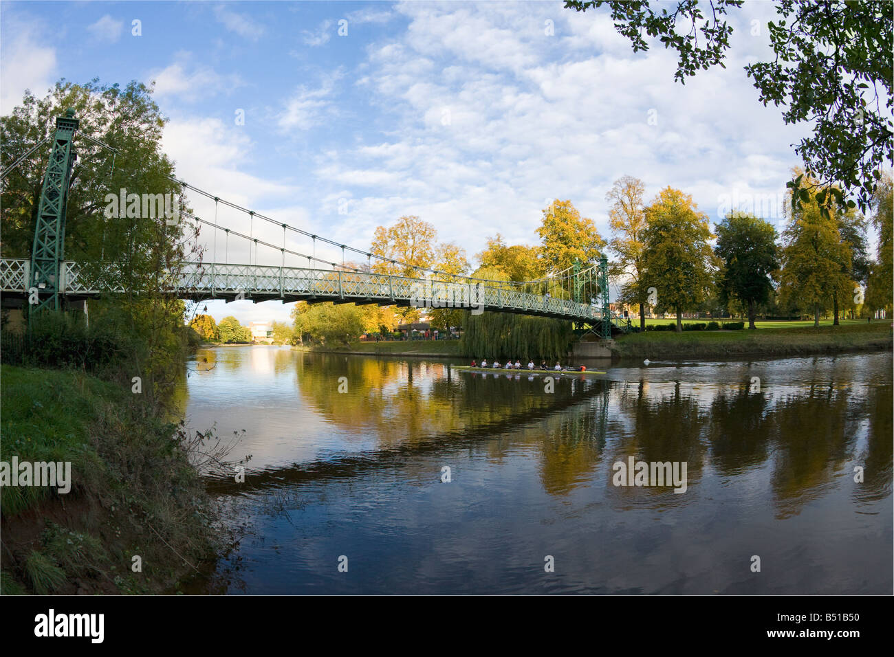Fußgänger-Hängebrücke über den Fluss Severn in Quarry Park in Shrewsbury Shropshire England UK-Vereinigtes Königreich-GB Stockfoto