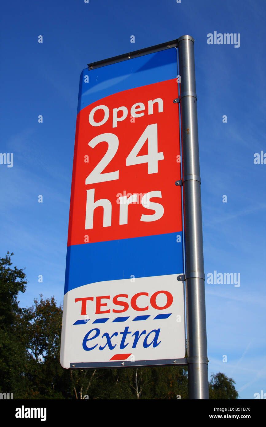 Eine 24-Stunden Tesco Extra Store in einer Stadt, U.K. Stockfoto