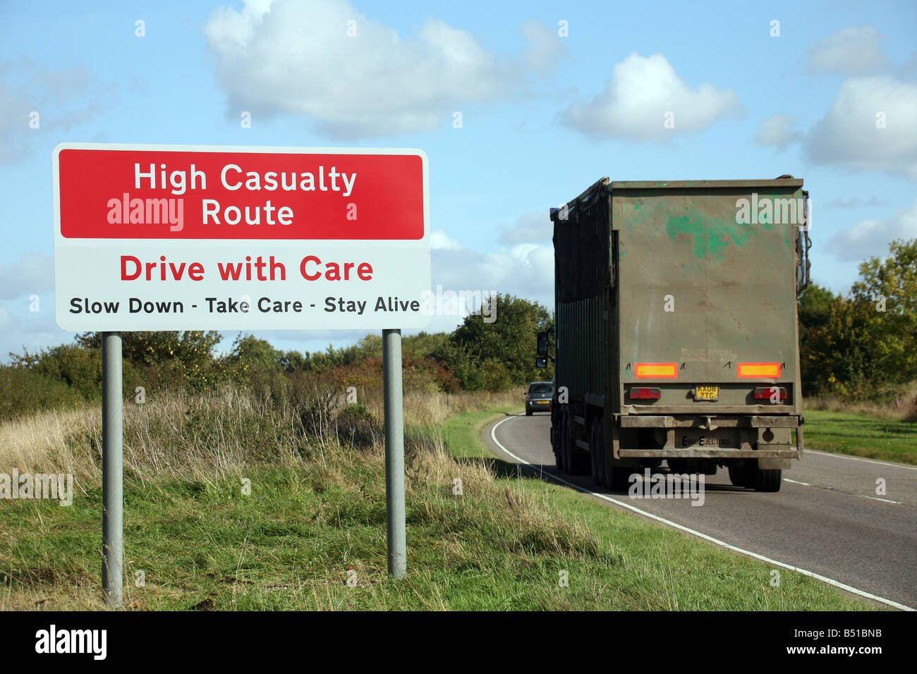 Schild Achtung Autofahrer auf der A1307 am Horseheath - ein Unfall schwarzen Fleck zwischen Cambridge und Haverhill in Suffolk Stockfoto