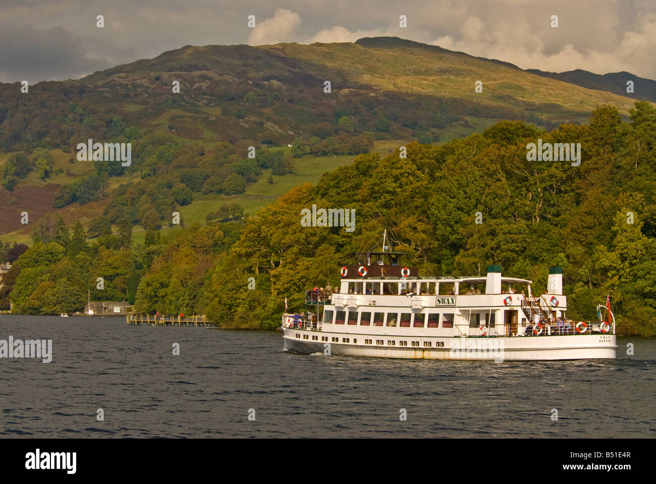Dampfer Tour Boottouristen Lake Windermere Lake District Cumbria UK Großbritannien fallen Herbst, die Blätter verfärben Stockfoto